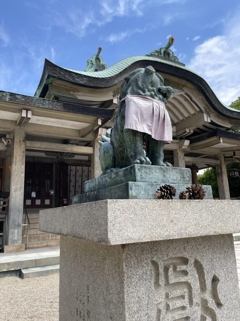Komainu (guardian lion-dogs)